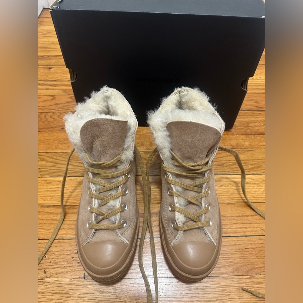 Converse Chuck 70 Hi Iced Coffee
Fleece Lined Sneakers
Converse
Size: 8